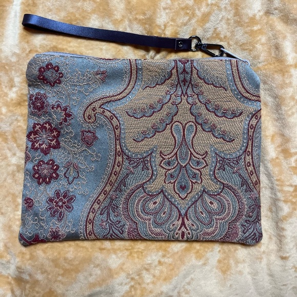 Clutch - Picture 2 of 2